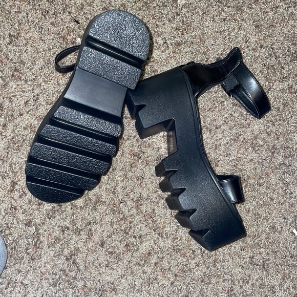 Ankle strap platform sandals - Picture 1 of 4